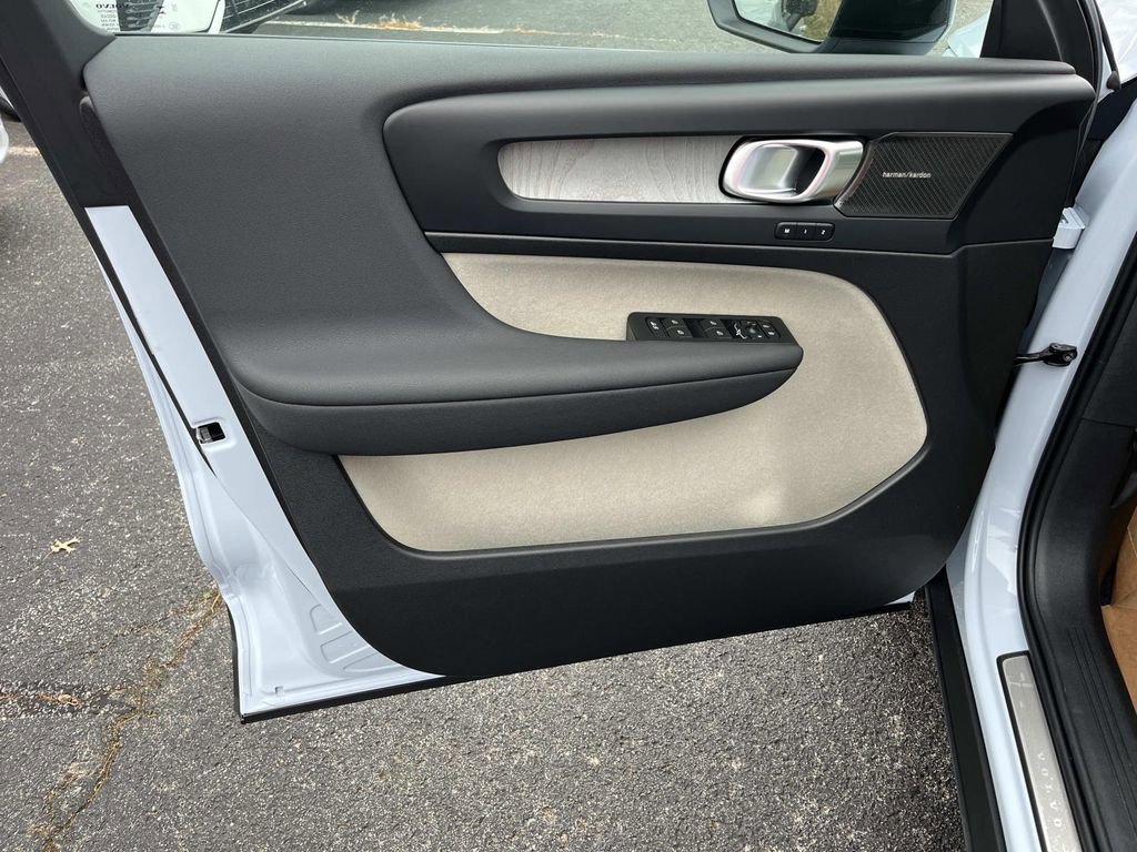 New 2026 Volvo XC40 B5 Ultra w/ Climate Package image 20