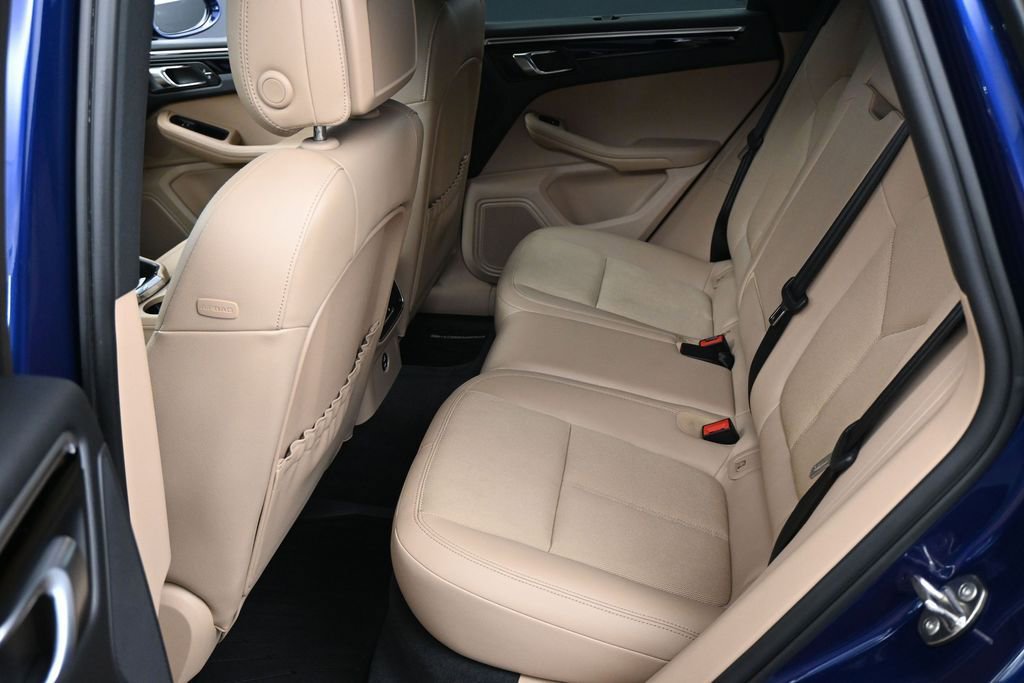 Certified 2023 Porsche Macan AWD/4WD image 7
