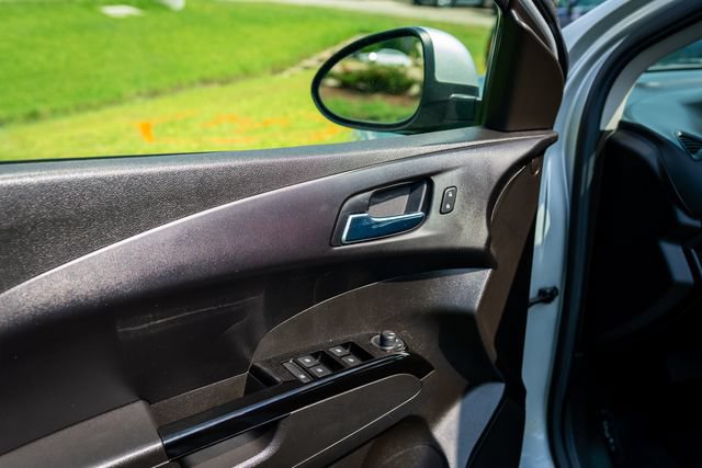 Used 2018 Chevrolet Sonic LT w/ Convenience Package FWD image 29