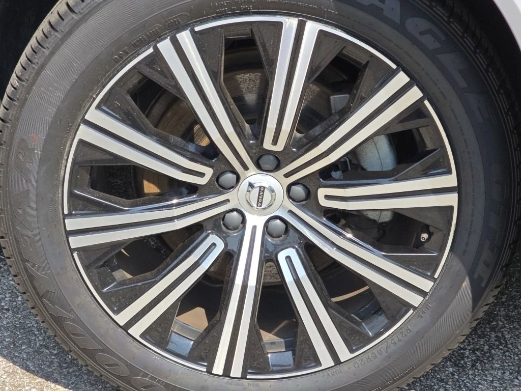 Used 2023 Volvo XC90 B5 Plus image 14