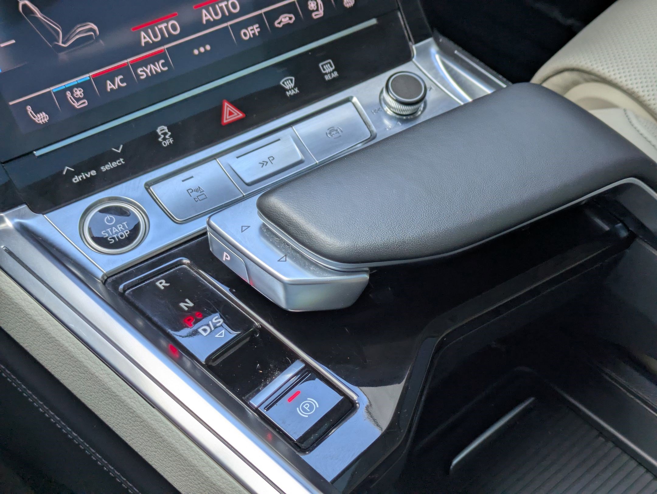 Used 2024 Audi Q8 e-tron Prestige w/ Prestige Package image 20