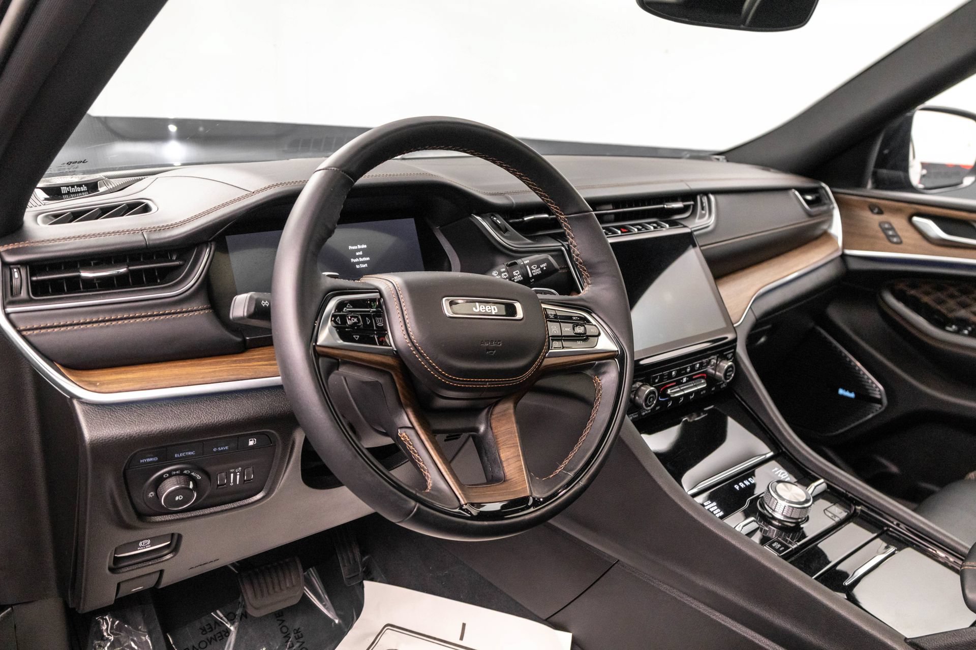 Used 2022 Jeep Grand Cherokee Summit AWD/4WD image 4