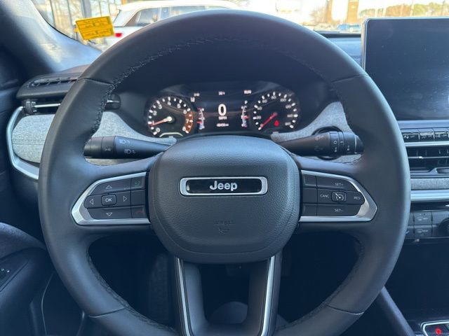 Used 2024 Jeep Compass Latitude image 12