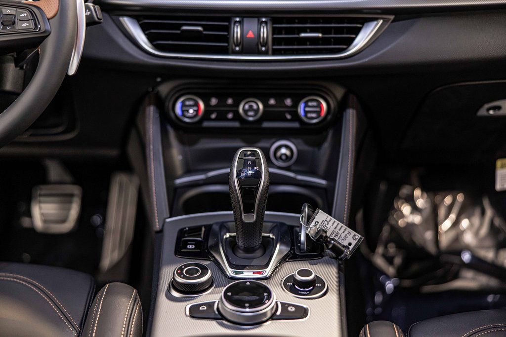 New 2025 Alfa Romeo Stelvio Sprint image 39