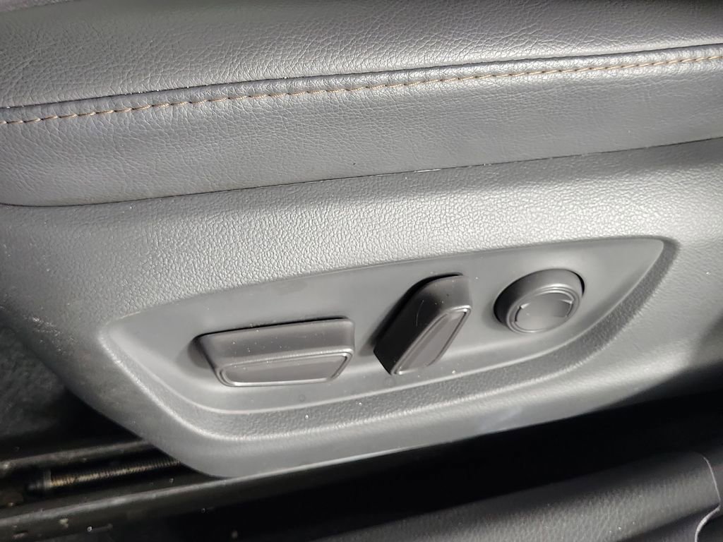 Certified 2019 Toyota Camry XLE FWD image 22