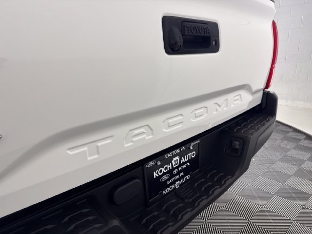 Used 2017 Toyota Tacoma SR AWD/4WD image 15