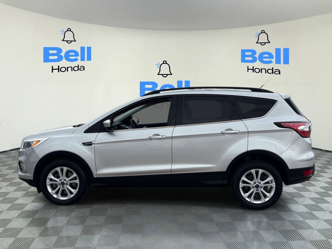 Used 2018 Ford Escape SE FWD video 2