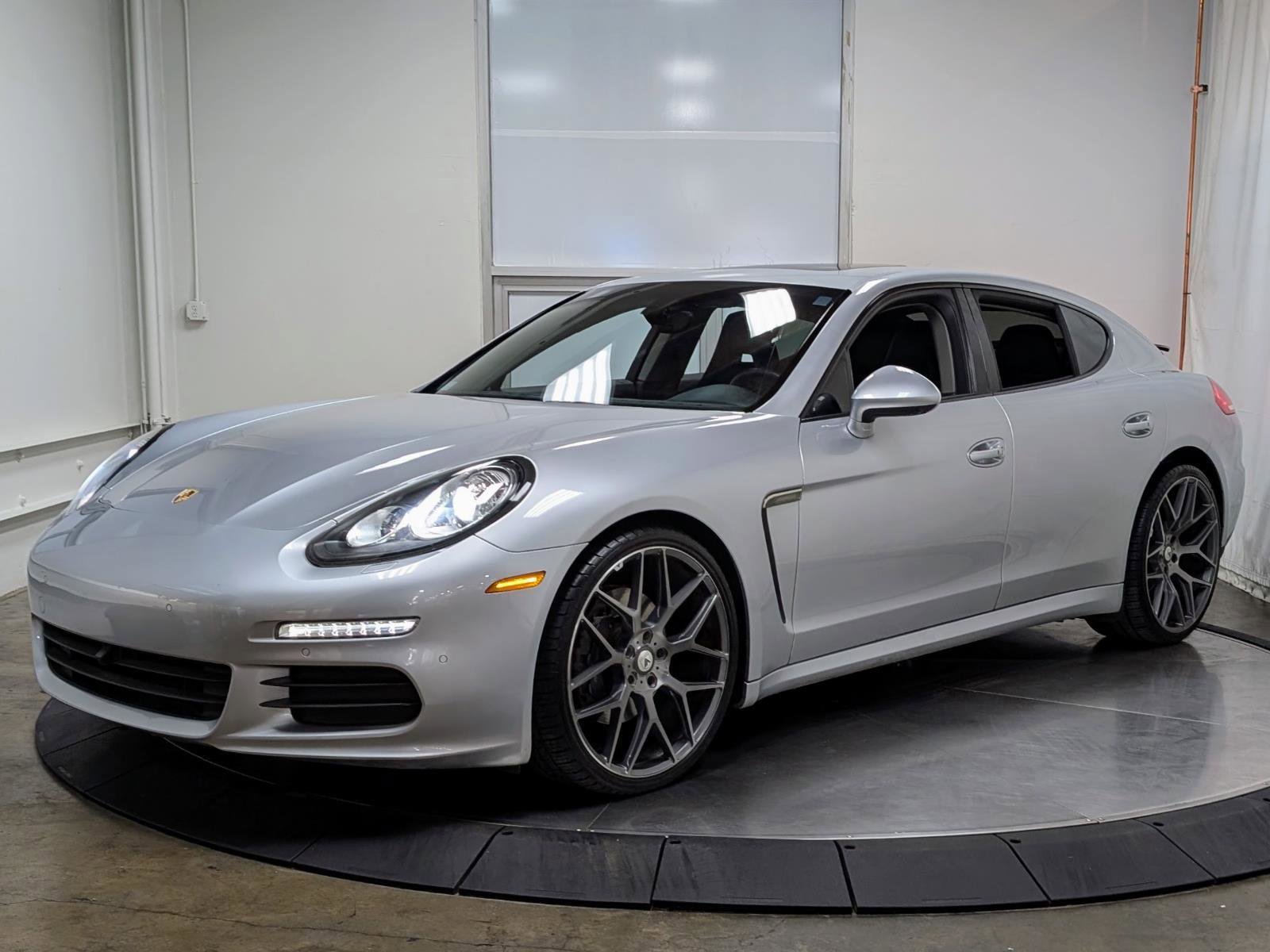 Used 2014 Porsche Panamera 4 image 4