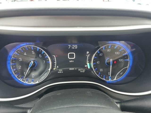 Used 2022 Chrysler Pacifica Touring-L image 14