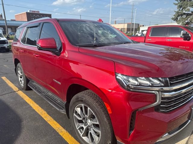 Used 2022 Chevrolet Tahoe LT w/ Luxury Package AWD/4WD image 2