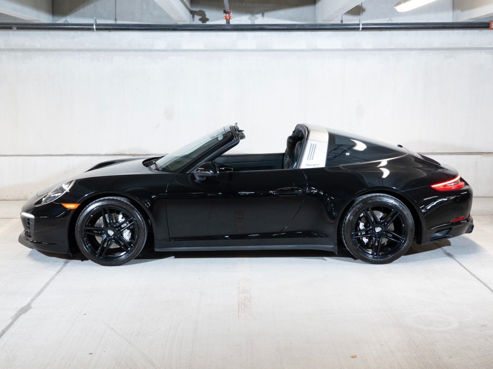 Certified 2018 Porsche 911 Targa 4 AWD/4WD image 2