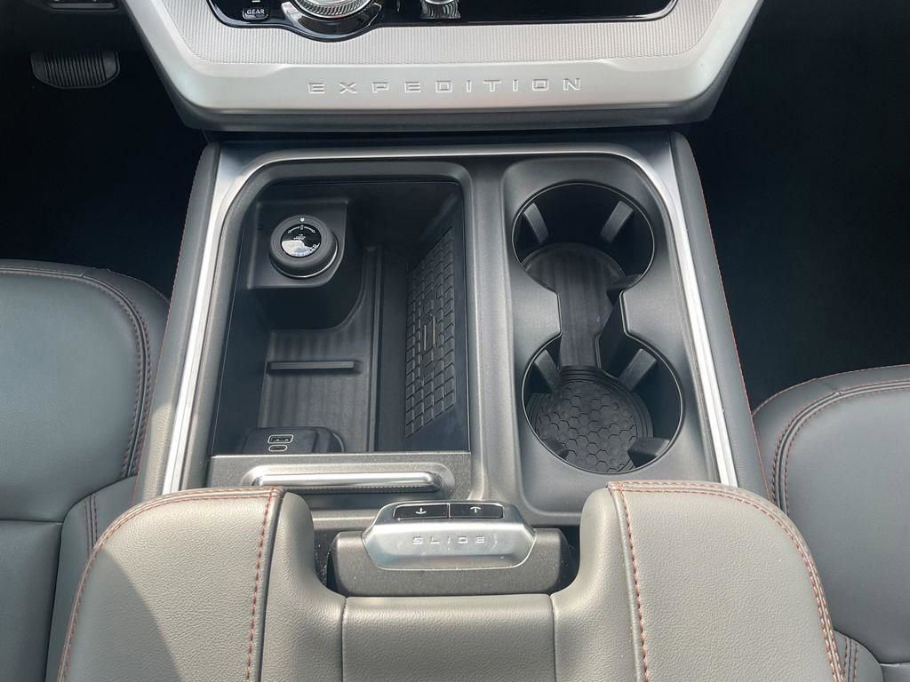 Used 2025 Ford Expedition Max Active image 32