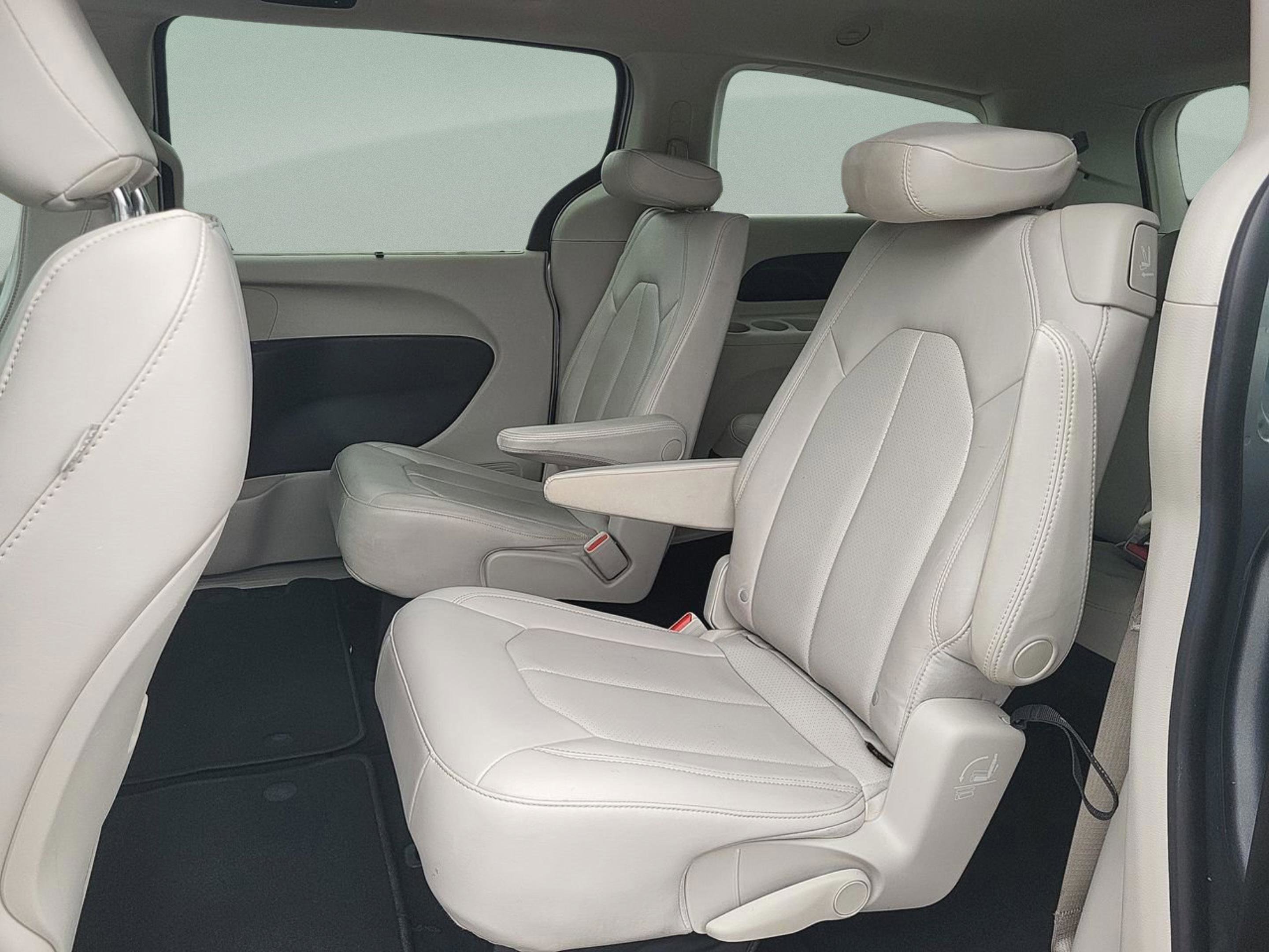 Used 2021 Chrysler Voyager Lxi image 16