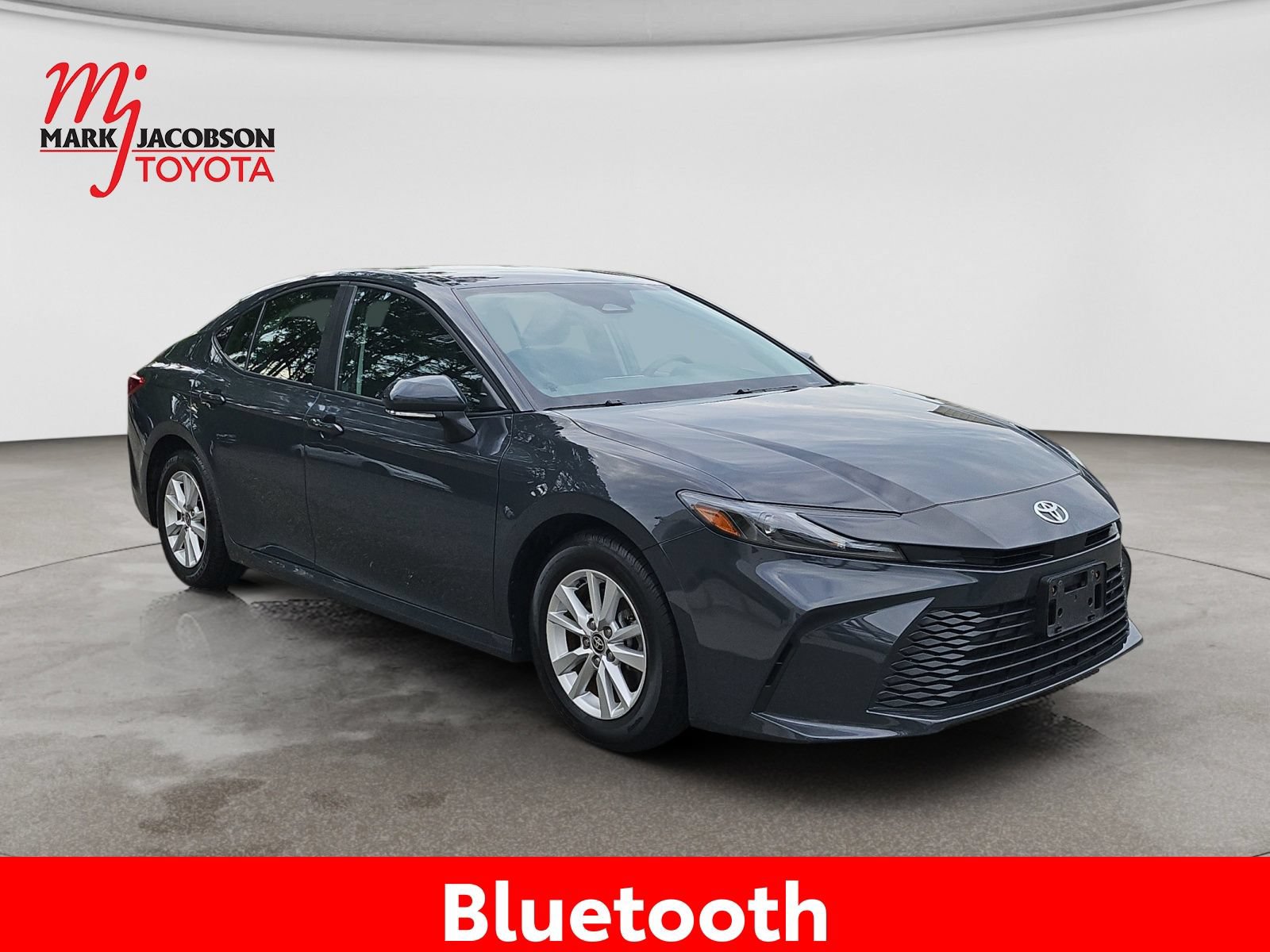 Used 2025 Toyota Camry LE FWD image 5