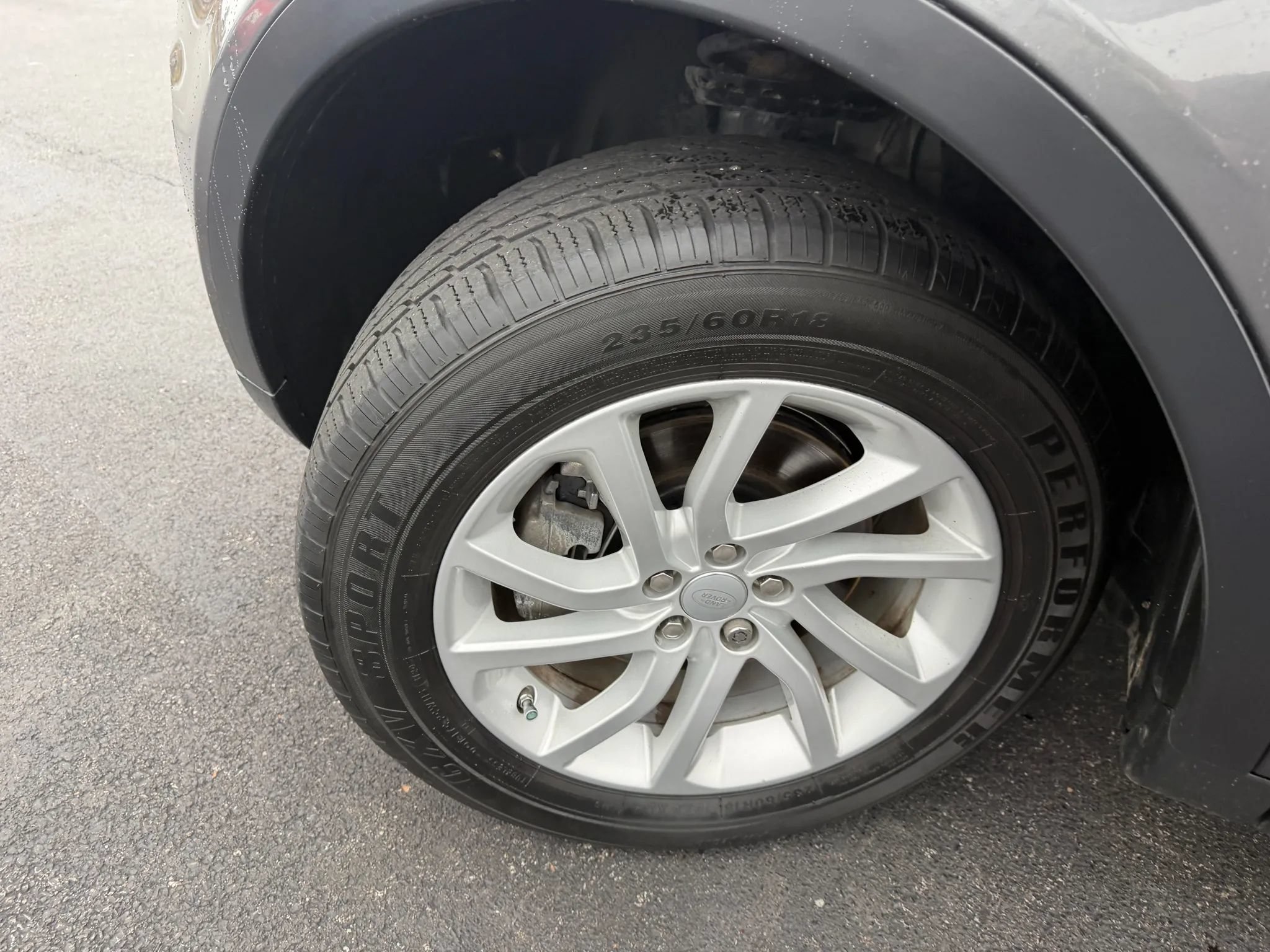 Used 2018 Land Rover Discovery Sport HSE AWD/4WD image 46