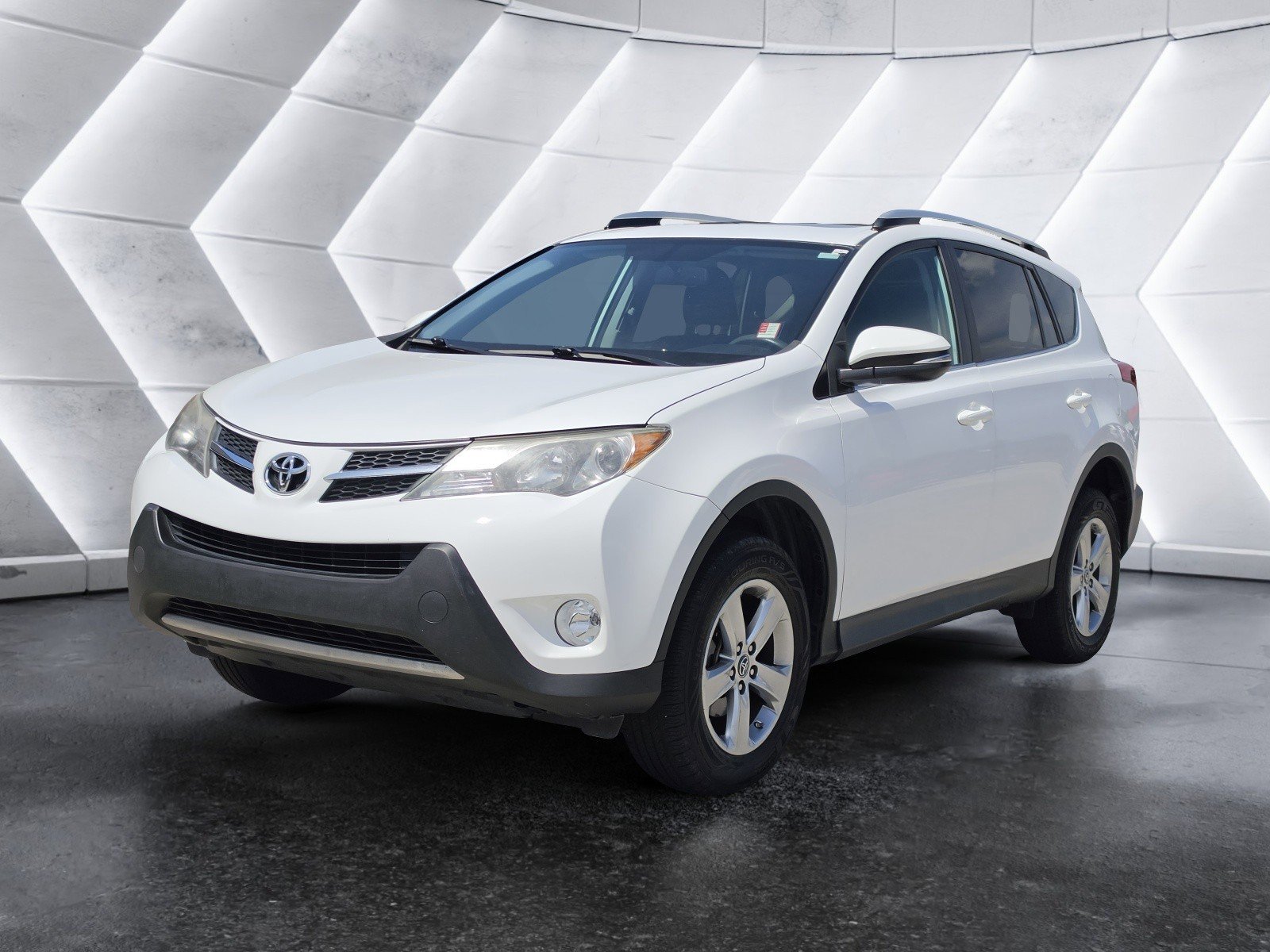 Used 2015 Toyota RAV4 XLE FWD image 6