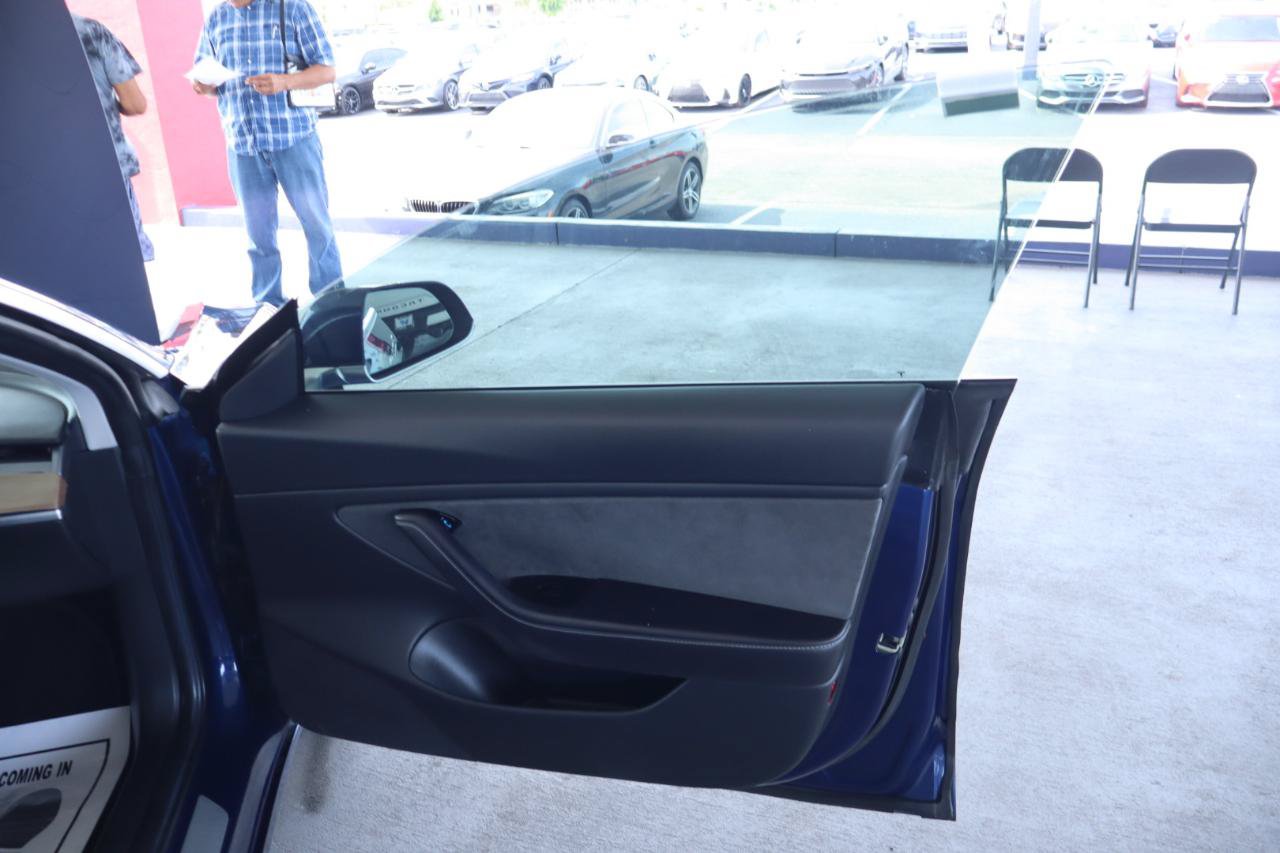 Used 2018 Tesla Model 3 Long Range RWD image 34