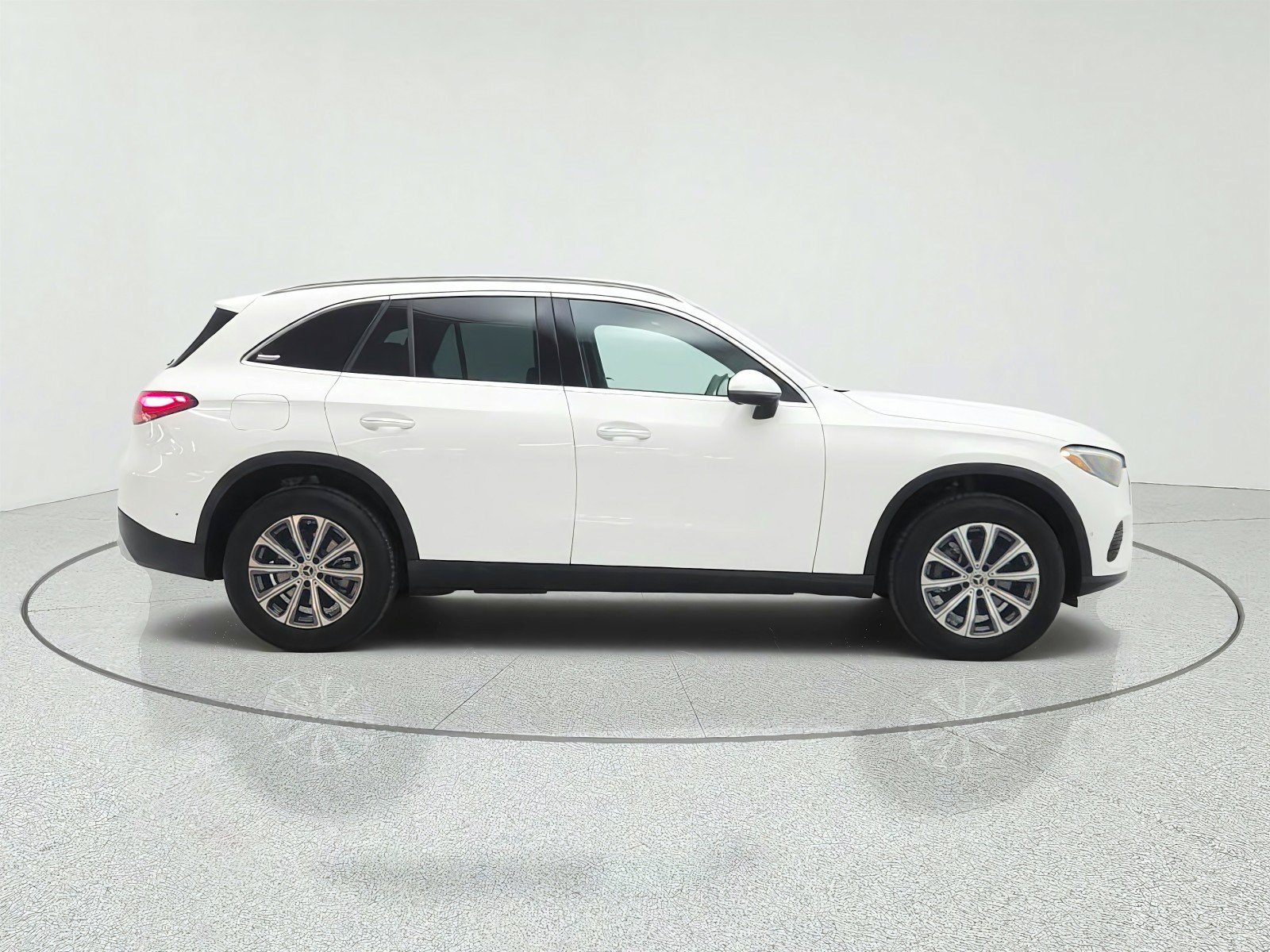 Used 2026 Mercedes-Benz GLC 300 image 4