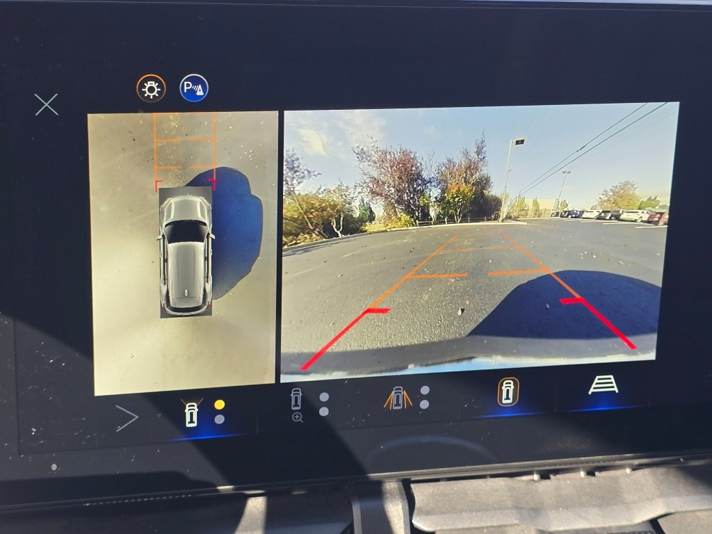 Used 2025 Chevrolet Equinox LT w/ Convenience Package II FWD image 45