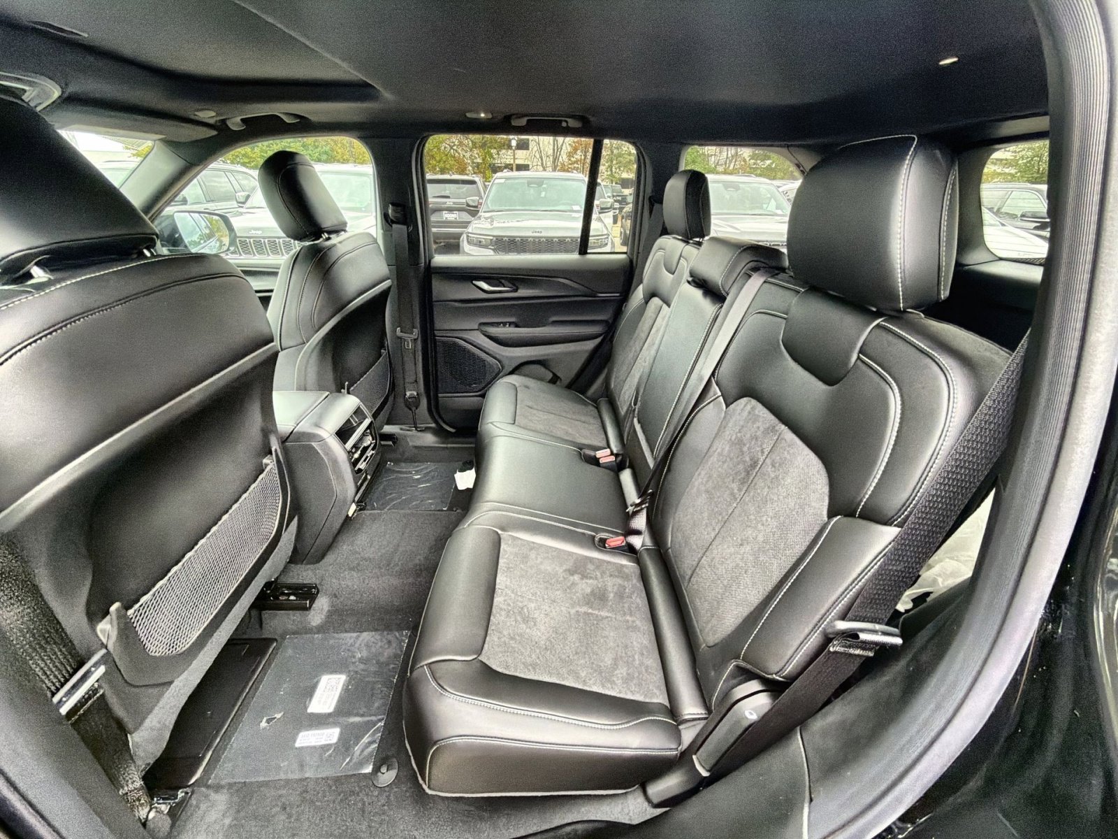 New 2025 Jeep Grand Cherokee Altitude image 24