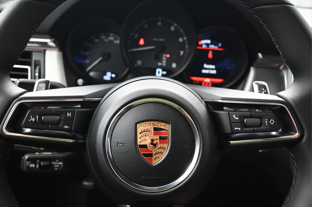 New 2026 Porsche Macan AWD/4WD image 17