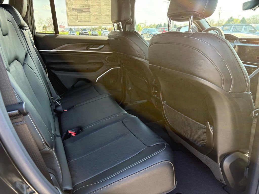 New 2026 Jeep Grand Cherokee Limited Reserve AWD/4WD image 13