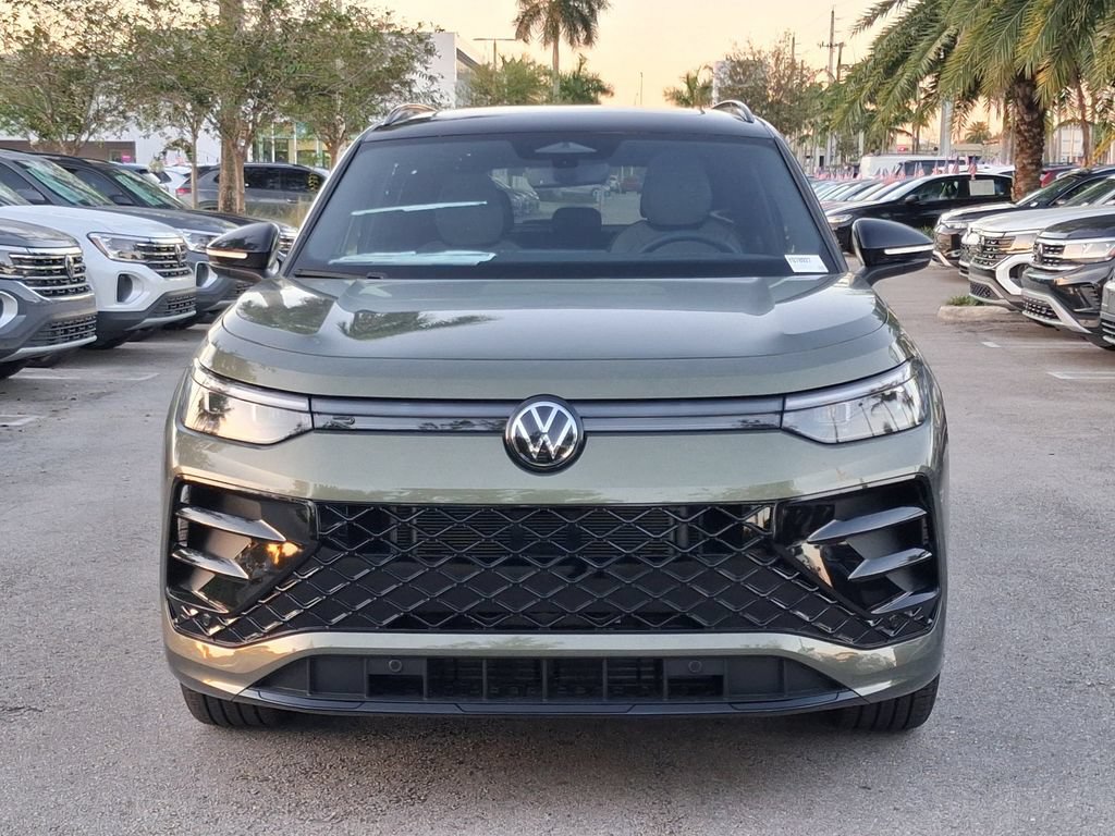 New 2026 Volkswagen Tiguan SE R-Line FWD image 2