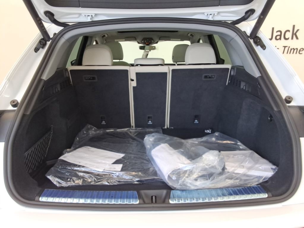 Used 2025 Audi Q5 Premium w/ Convenience Package image 20