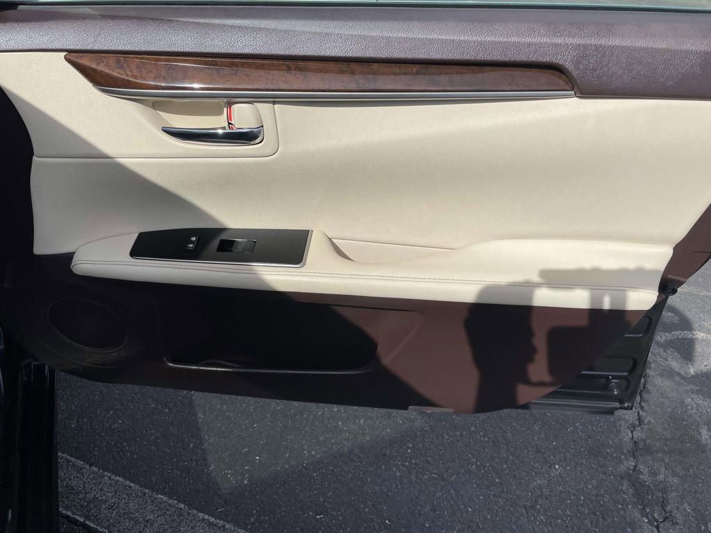 Used 2018 Lexus ES 350 w/ Premier Package image 48