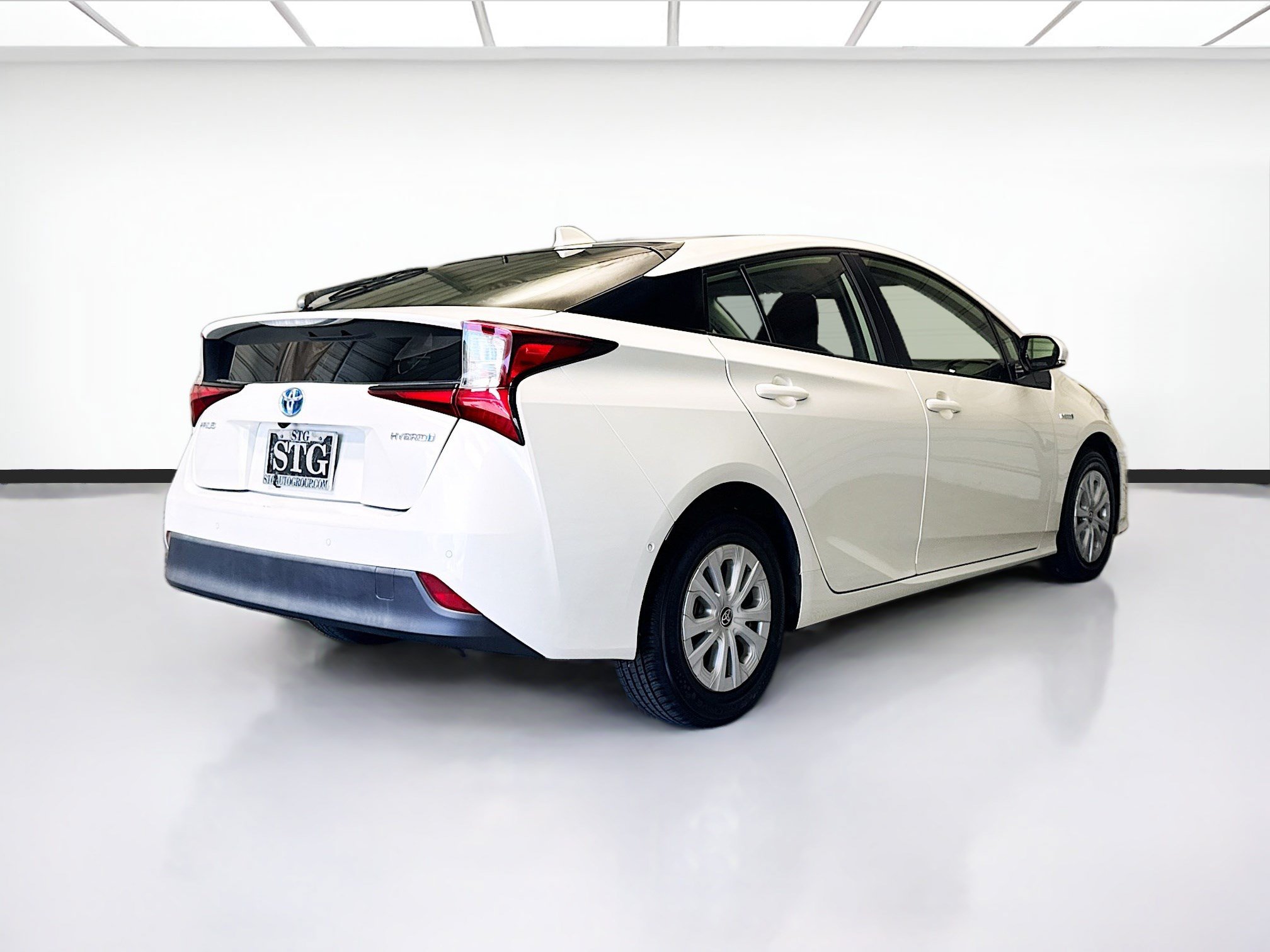 Used 2020 Toyota Prius LE FWD image 4