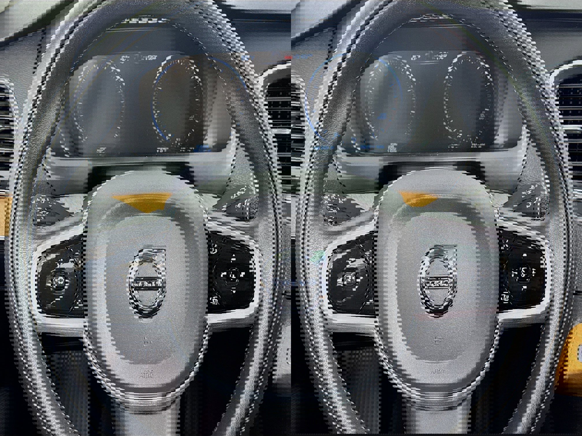 Used 2022 Volvo XC90 T5 Momentum image 25