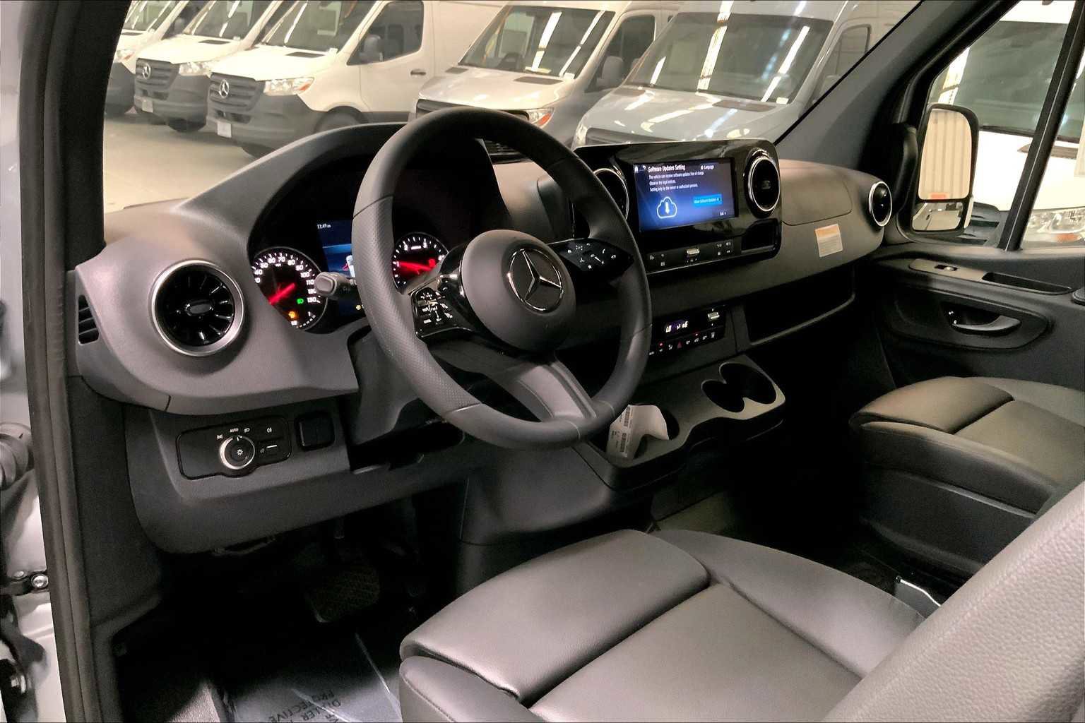 Used 2025 Mercedes-Benz Sprinter 2500 image 18