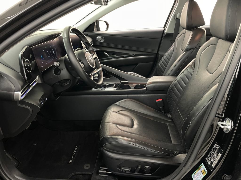 Used 2023 Hyundai Elantra Limited w/ Preferred Accessory Package FWD image 7