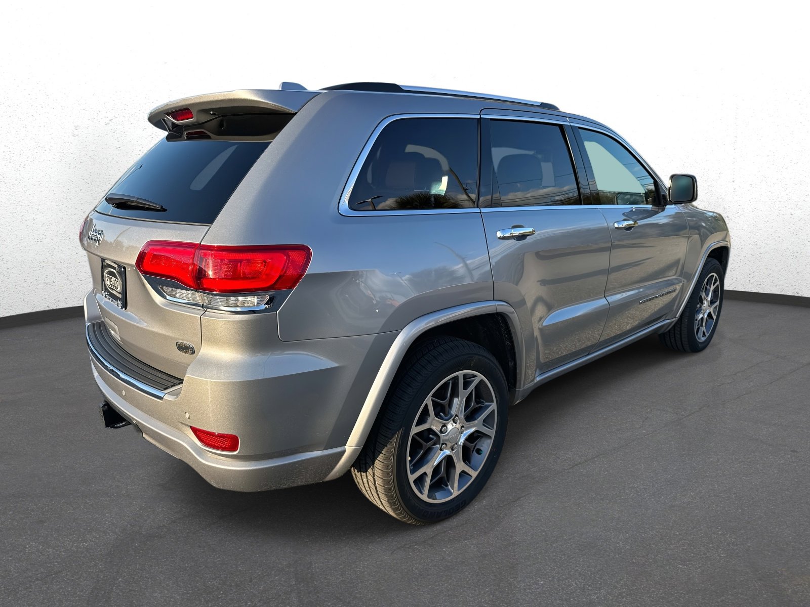 Used 2021 Jeep Grand Cherokee Overland image 3