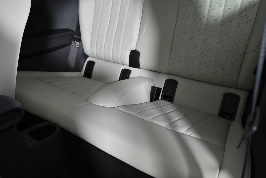 Used 2025 MINI Cooper 2-Door Hardtop image 31