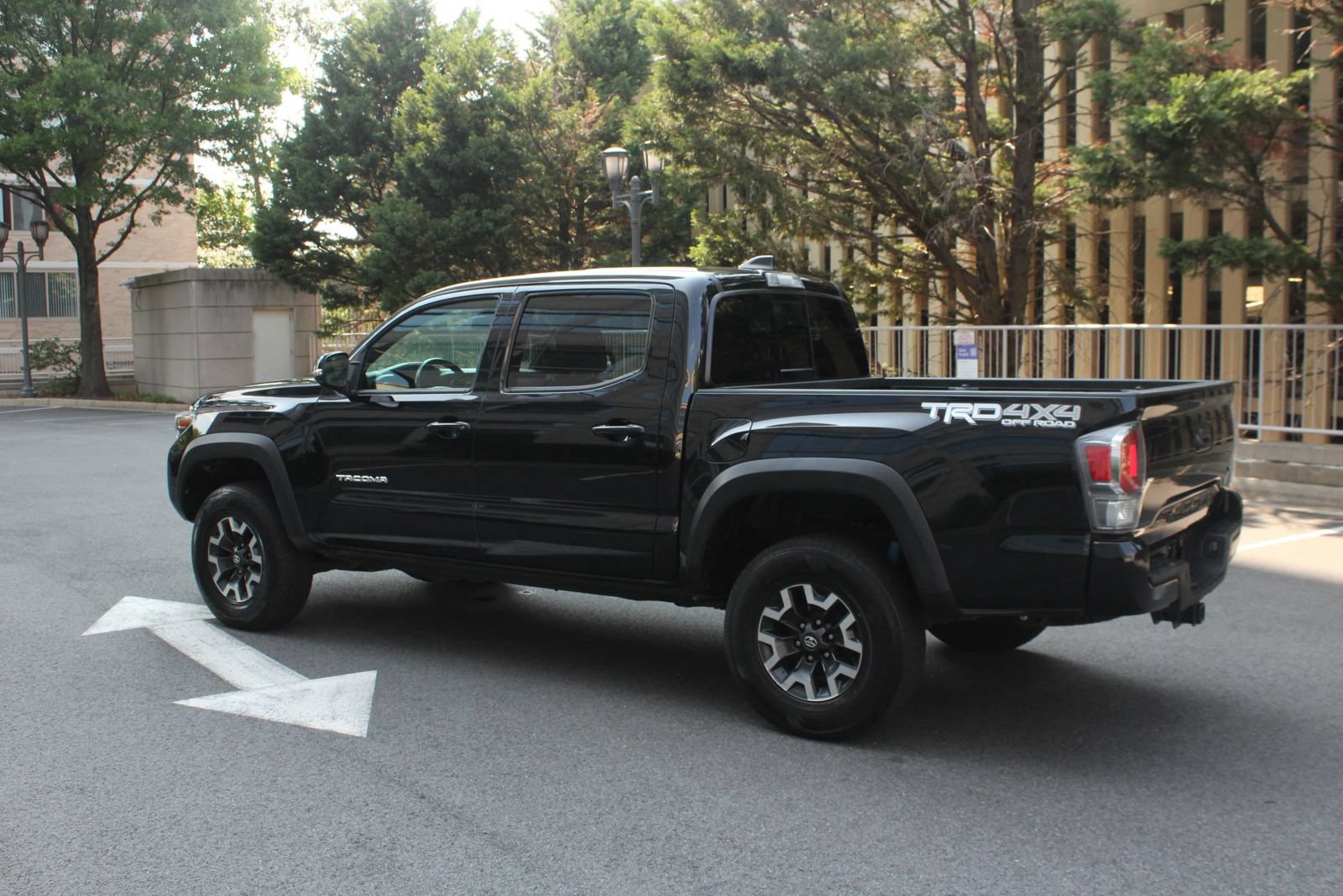 Used 2021 Toyota Tacoma TRD Off-Road w/ Technology Package AWD/4WD image 9
