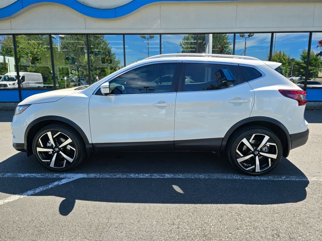 Used 2022 Nissan Rogue Sport SL AWD/4WD image 2