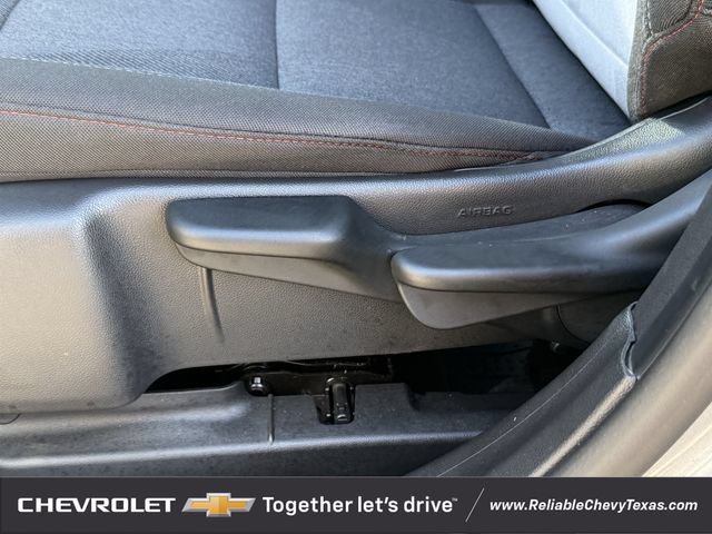 Used 2025 Chevrolet Trax RS w/ Sunroof Package FWD image 28