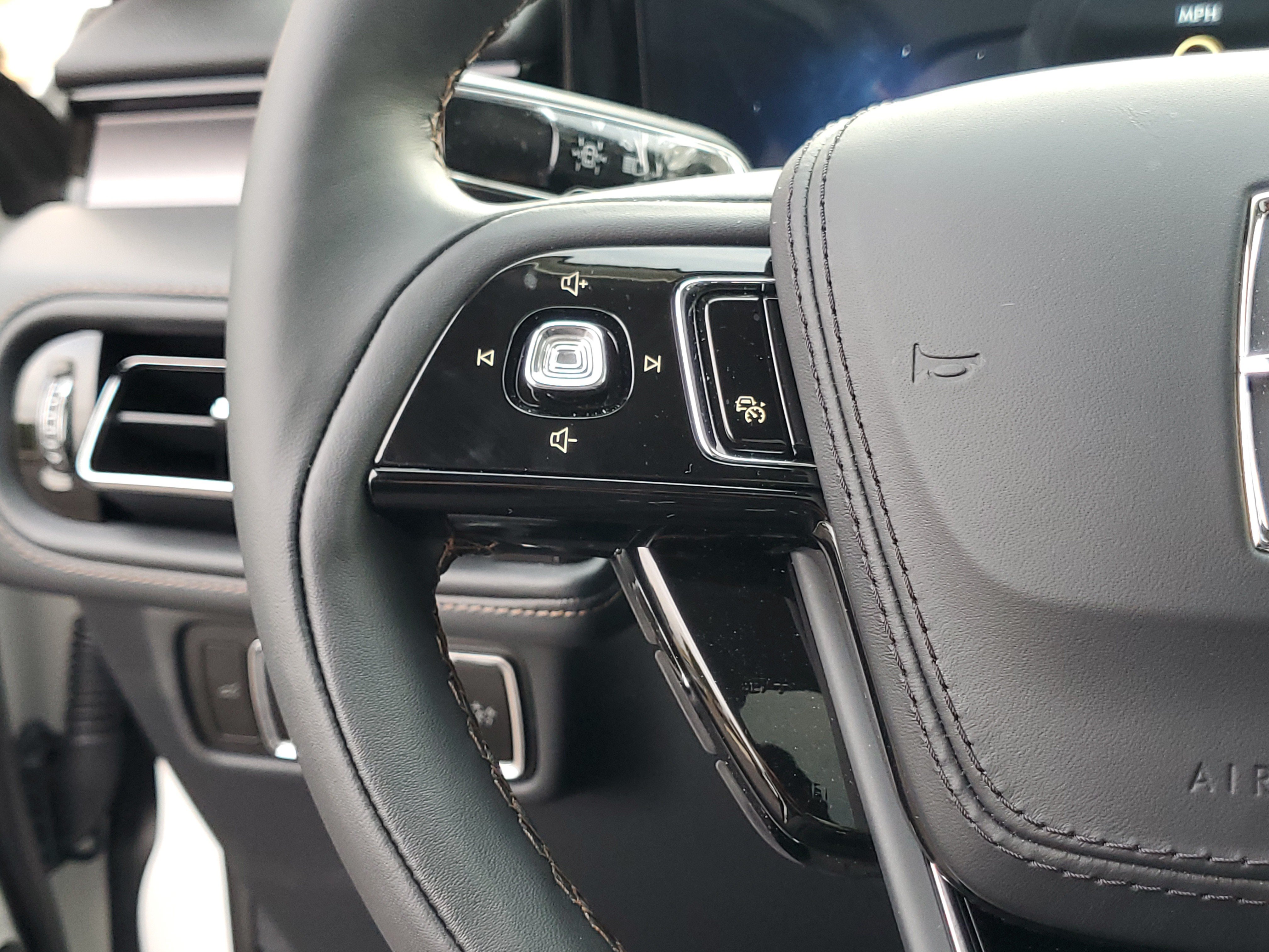 New 2026 Lincoln Aviator AWD image 15