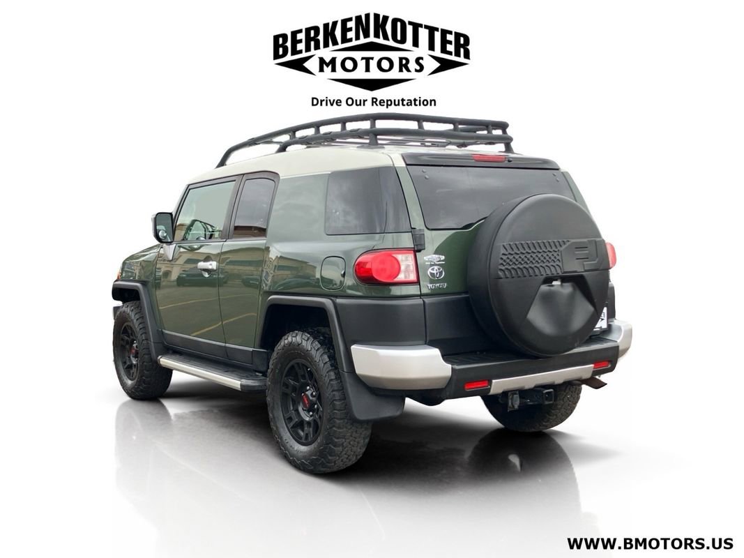Used 2011 Toyota FJ Cruiser 4WD image 2