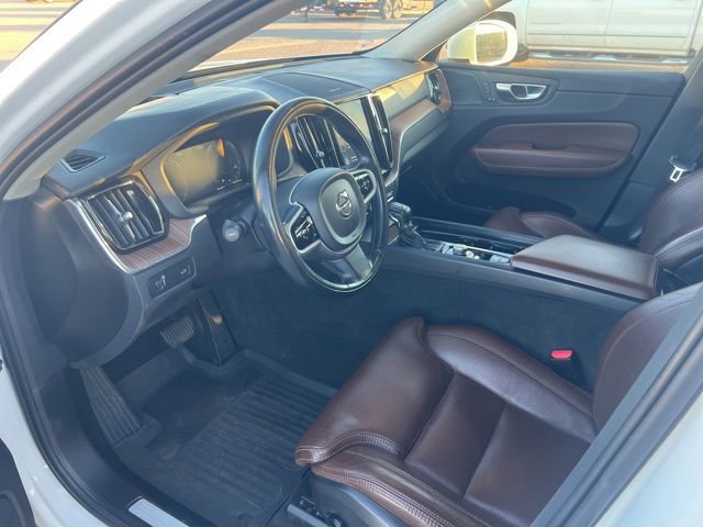 Used 2020 Volvo XC60 T6 Inscription w/ Protection Package Premier image 12
