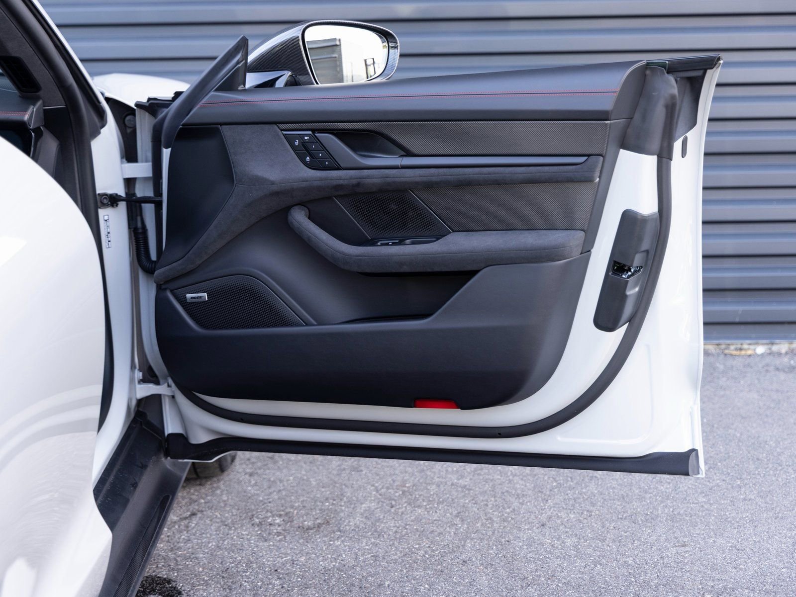 Used 2025 Porsche Taycan GTS image 31