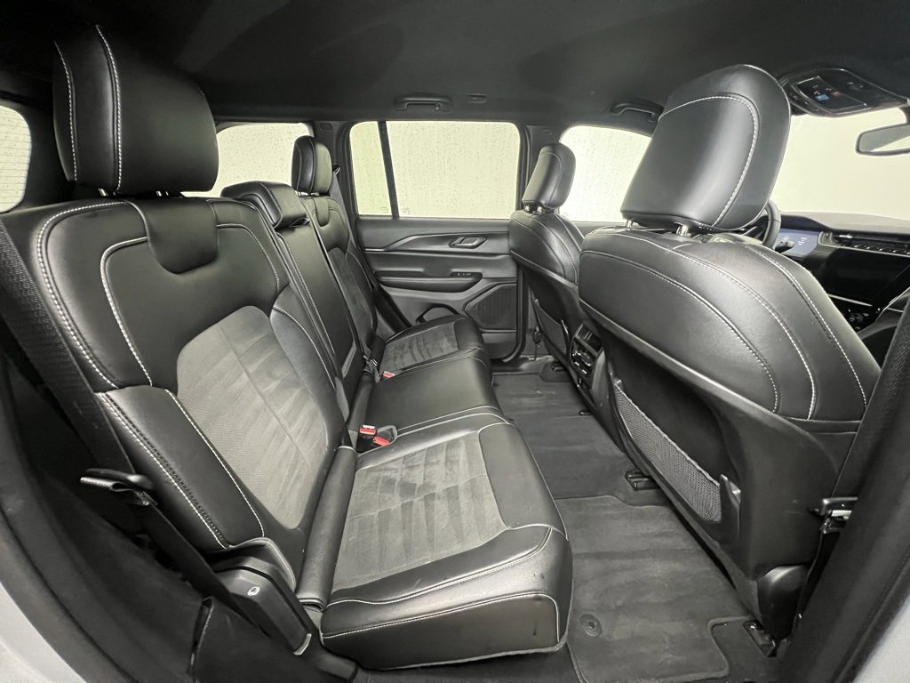 Used 2024 Jeep Grand Cherokee Altitude image 8