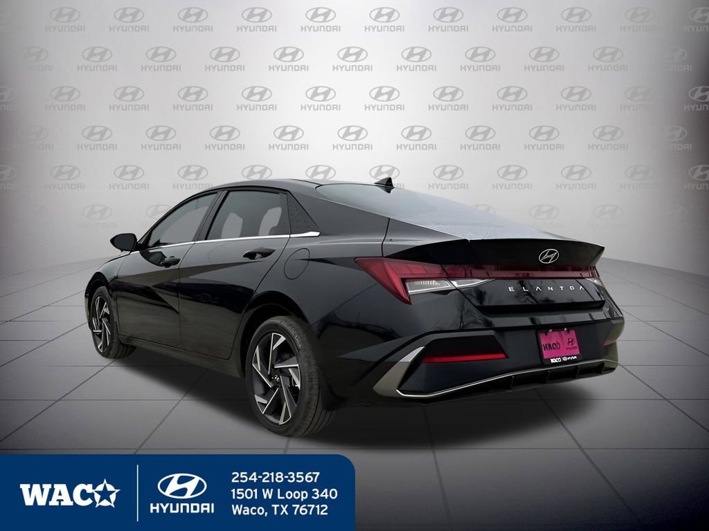 Used 2025 Hyundai Elantra SEL image 11