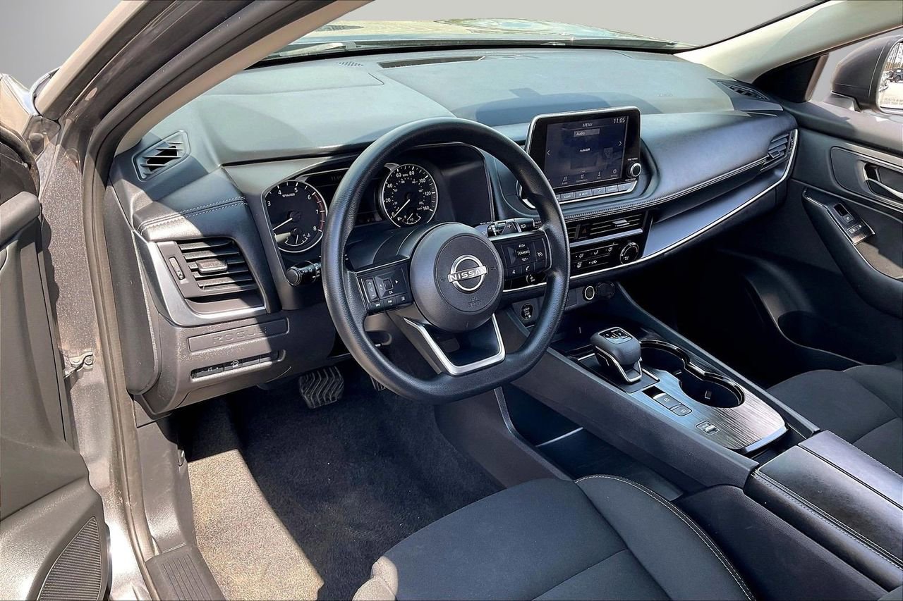 Used 2024 Nissan Rogue S image 19