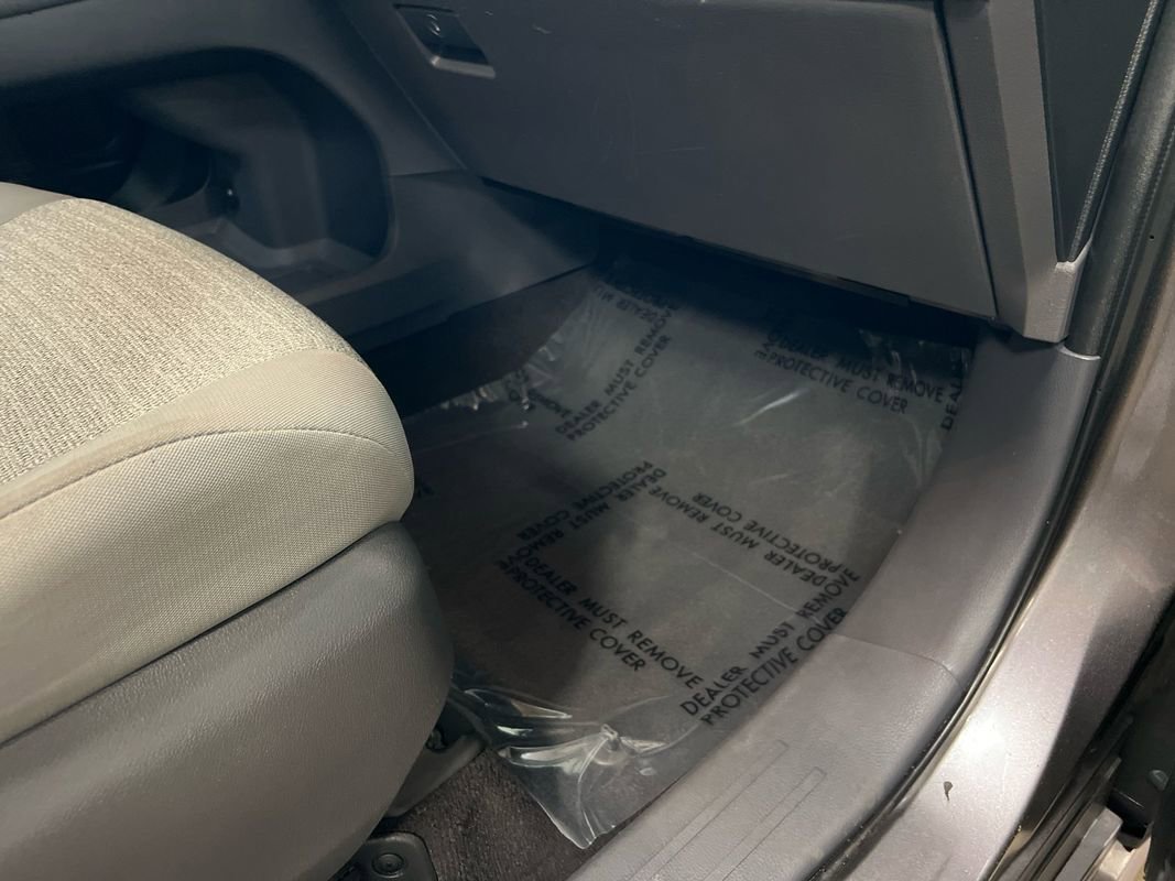 Used 2021 Toyota Sienna LE image 95