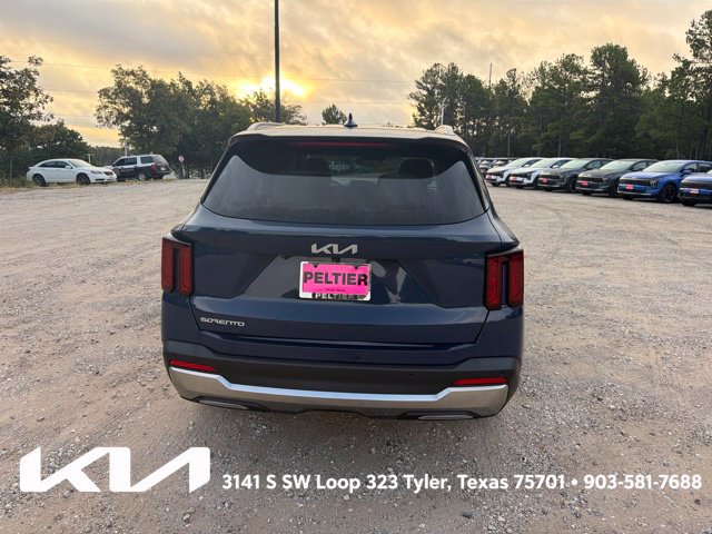 Used 2025 Kia Sorento S FWD image 10