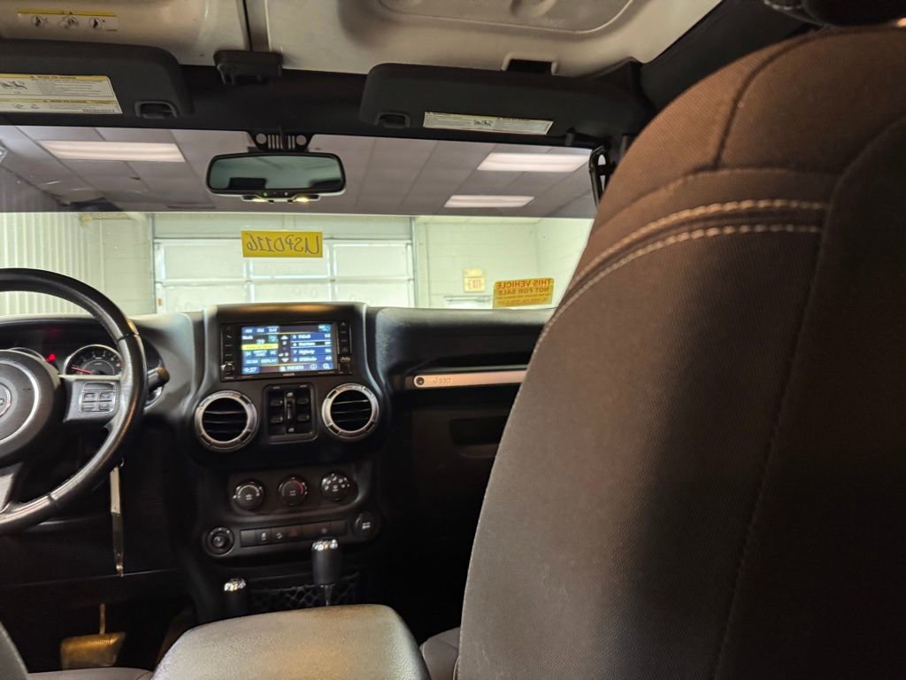 Used 2016 Jeep Wrangler Unlimited Sahara w/ Dual Top Group AWD/4WD image 21