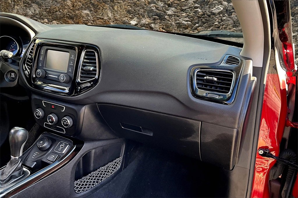 Used 2018 Jeep Compass Latitude image 14