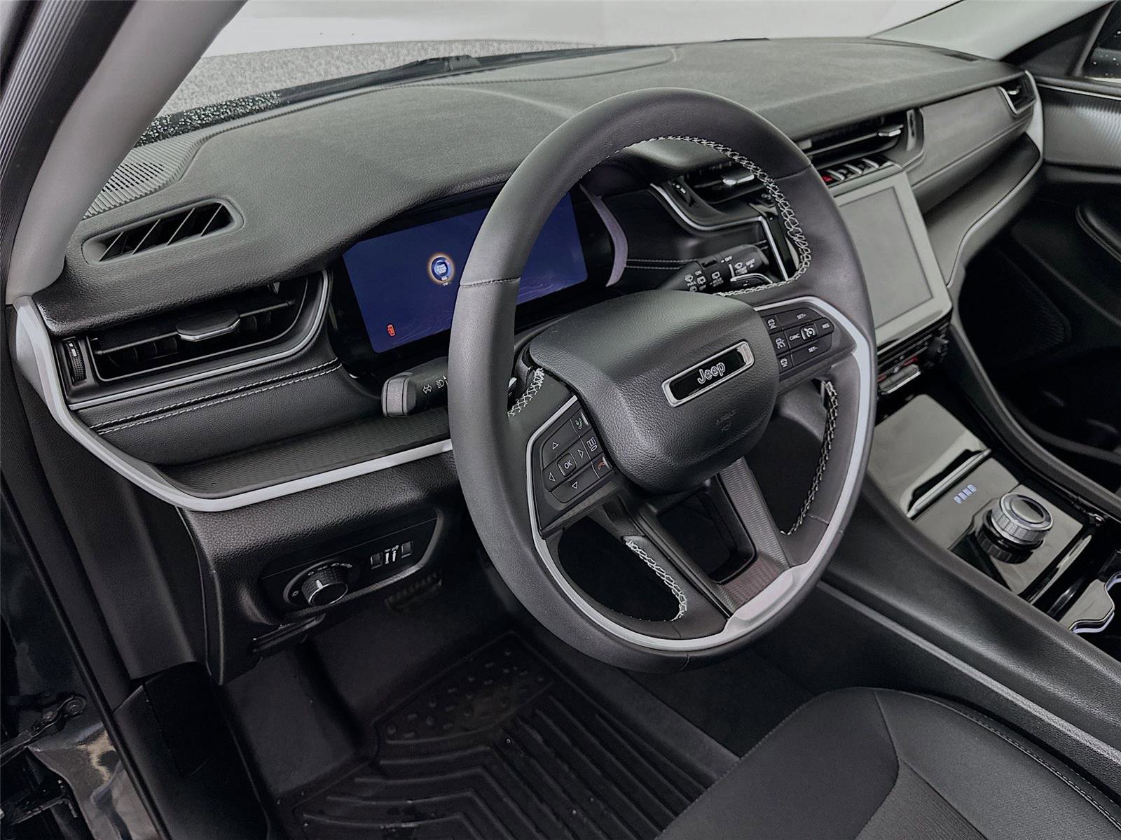 Used 2023 Jeep Grand Cherokee Laredo w/ Luxury Tech Group I image 24